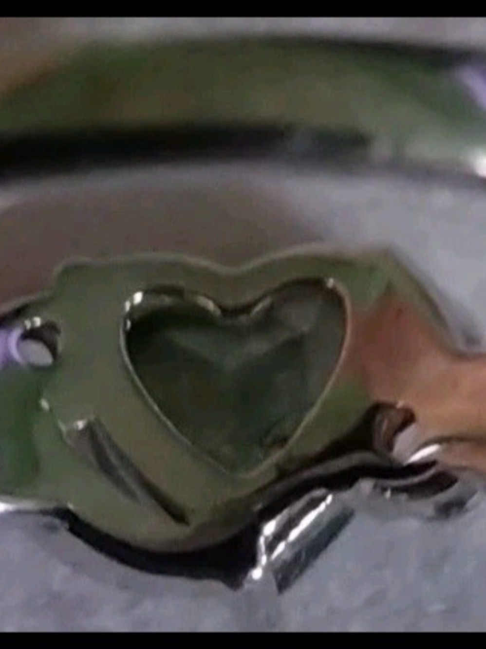 Heart-Shaped Green Gemstone Ring with Clear Accents - Women Jewelry - Picture 6 of 6